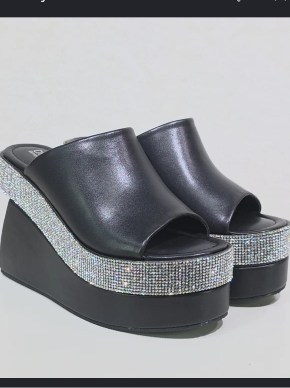 Cape Robbin Black Platform Sandals with Silver Glitter Trim